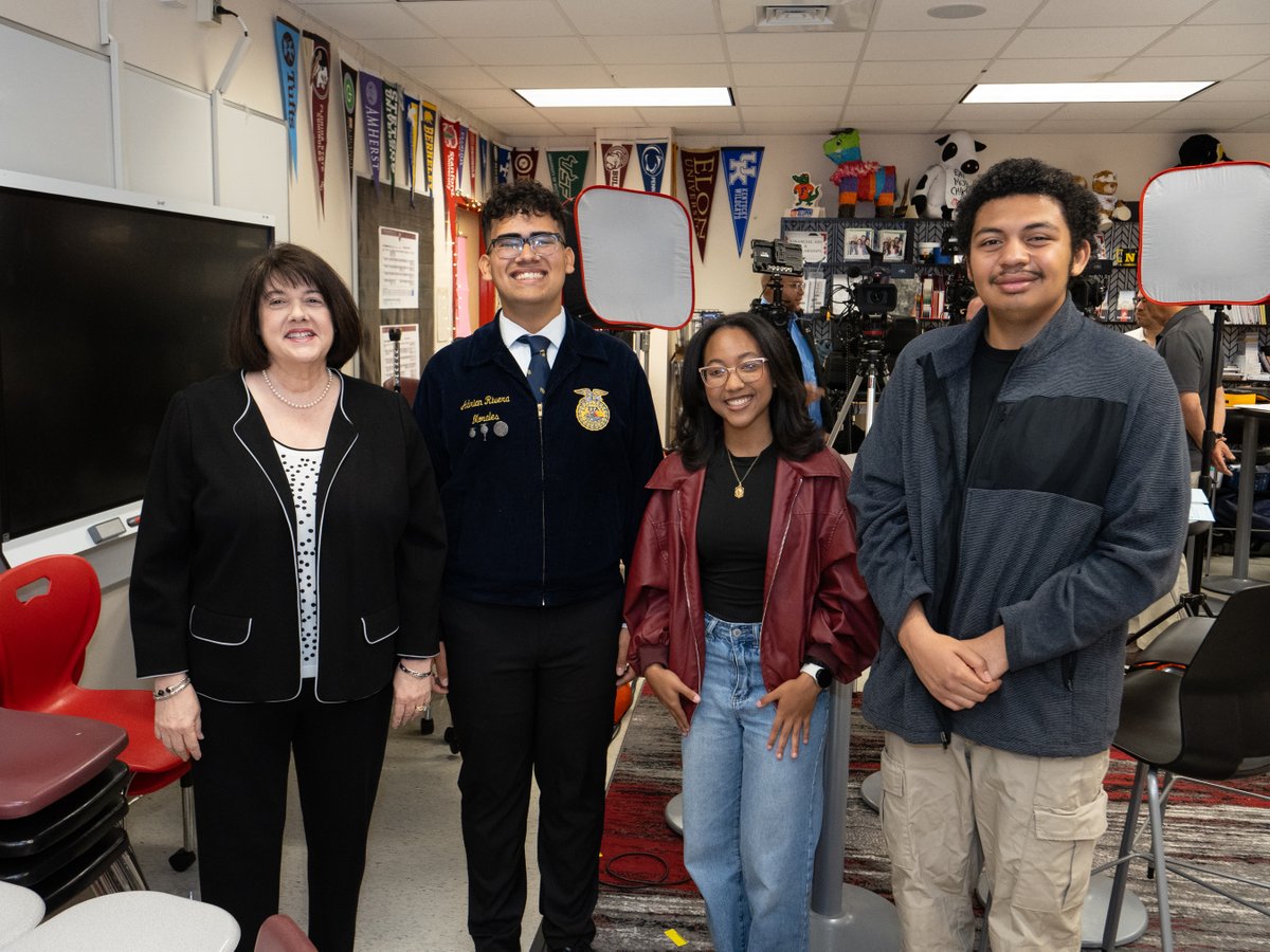 maria_f_vazquez's tweet photo. I had the best time sitting down with students at @CHS_OCPS to hear what they love about their campus and their honest opinions on school culture. 

Can’t wait to share this segment on an upcoming episode of Mondays with Maria! https://t.co/JtM8twD8of