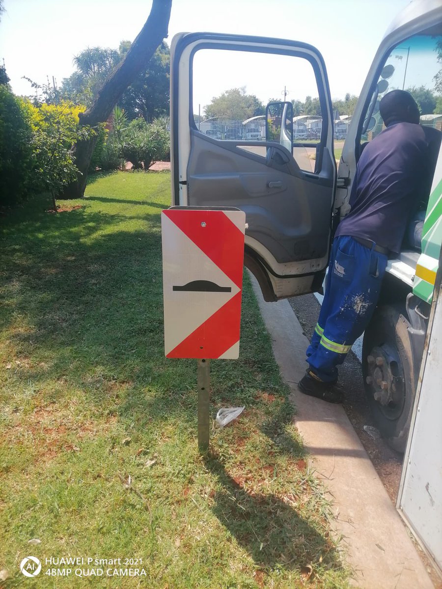 LemoSebo's tweet photo. Damaged road signs were replaced and skew poles realigned in Ward 96, Holihock & Peerboom Street, Doornpoort, Tshwane.
Improving visibility, safety, and road order.
#TshwaneWorks
#Ward96 #SaferStreets
@Highlights https://t.co/GKvSWzJNqL