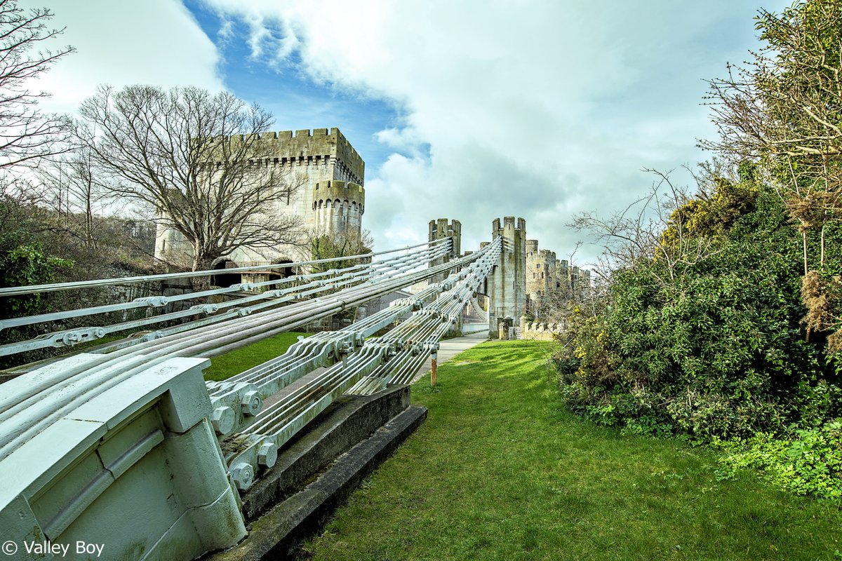 BJRoberts's tweet photo. Today's view of Conwy's 1826 Suspension Bridge and 1848 Rail Bridge over the Afon Conwy, and its Medieval Castle. @Ruth_ITV @WalesCoastPath @NWalesSocial @northwaleslive @OurWelshLife @northwalescom @AllThingsCymru #Conwy #SuspensionBridge #RailBridge #Castle #February #Wales https://t.co/EQ8noIjEqX