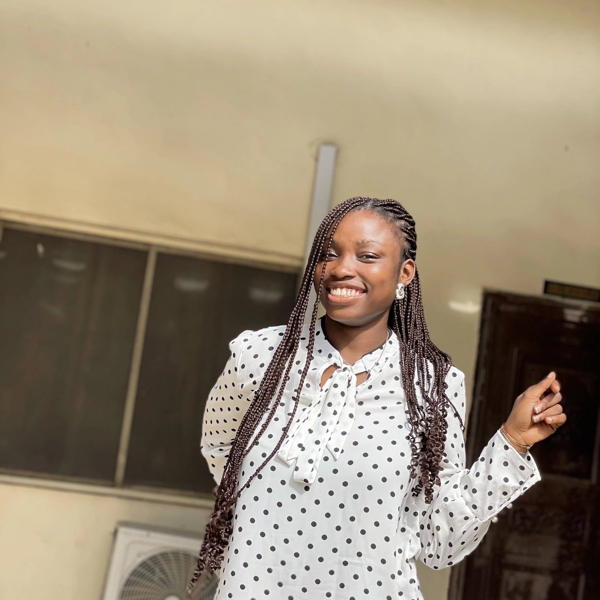 Hi my name is Ifeoma 
I am a UI/UX designer, I help founders and startups build products that solves problems 

If you have an idea or need a designer that is user centered send me a dm