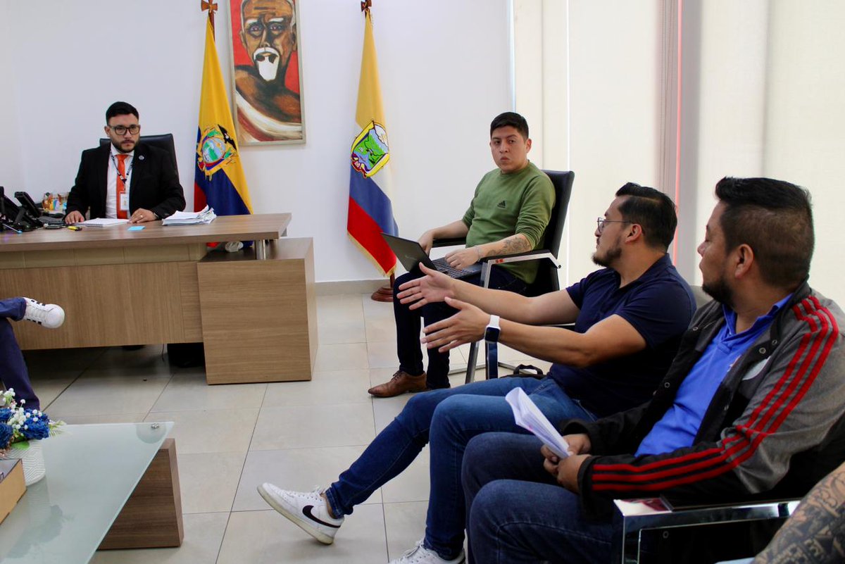 Técnicos de la Subdirección de Infraestructura Civil y Servicios Generales de <a href="/CJudicaturaEc/">Consejo de la Judicatura</a> visitaron el edificio de <a href="/NapoCJ/">Napo CJ</a> para supervisar el cumplimiento de contratos de servicios y garantizar espacios seguros y funcionales para servidores y usuarios.
#ConstruimosConfianza 🤝