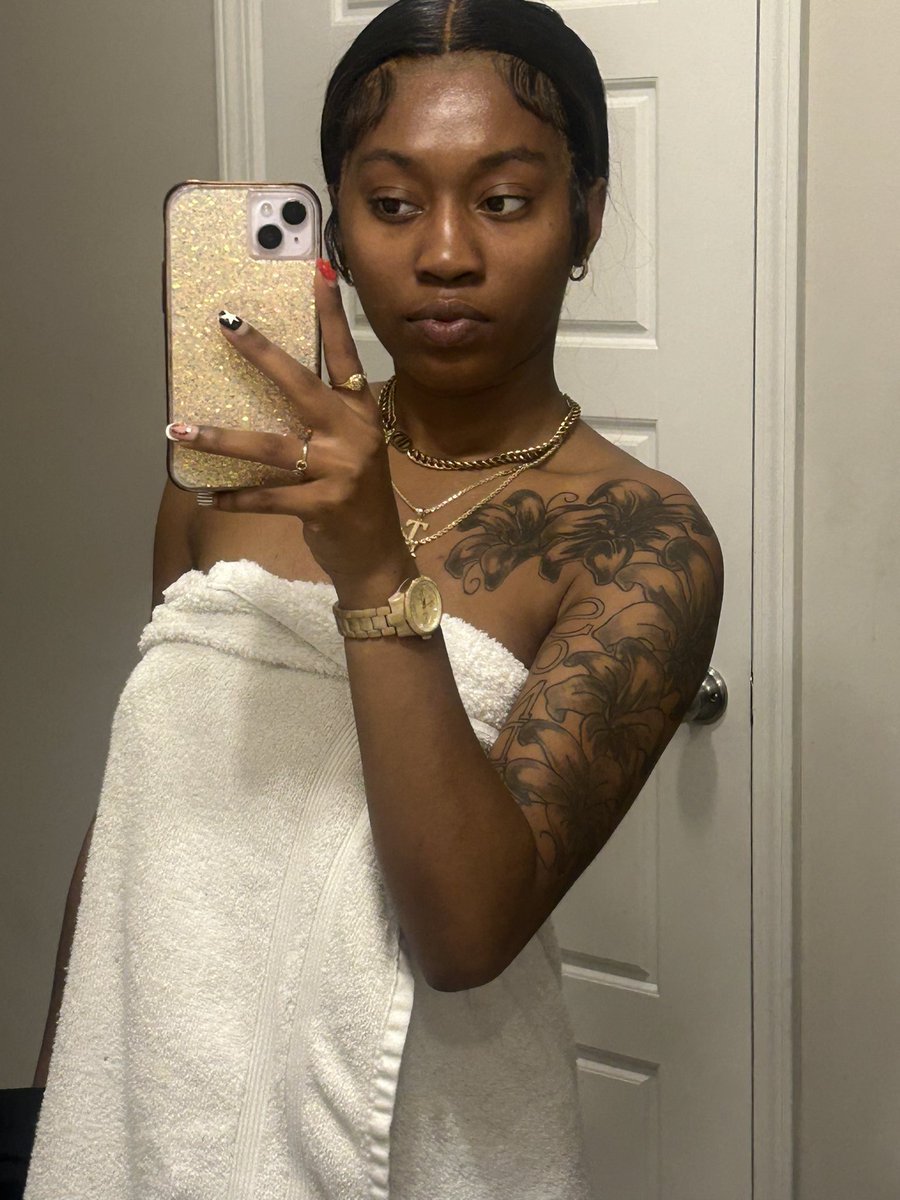 Heloveife's tweet photo. Wanna see my towel drop? 👀 https://t.co/uhlfzXvlP0