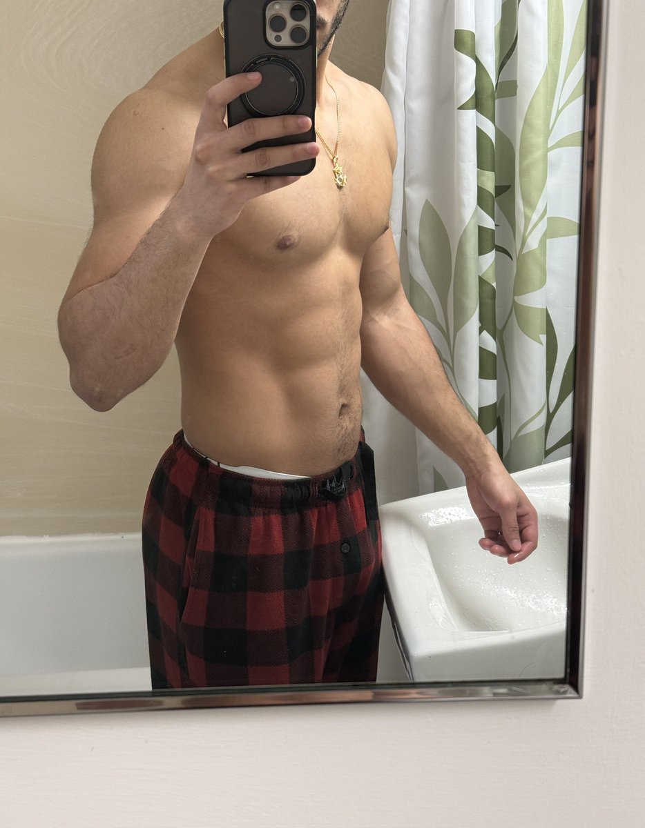 Anneurys tweet media