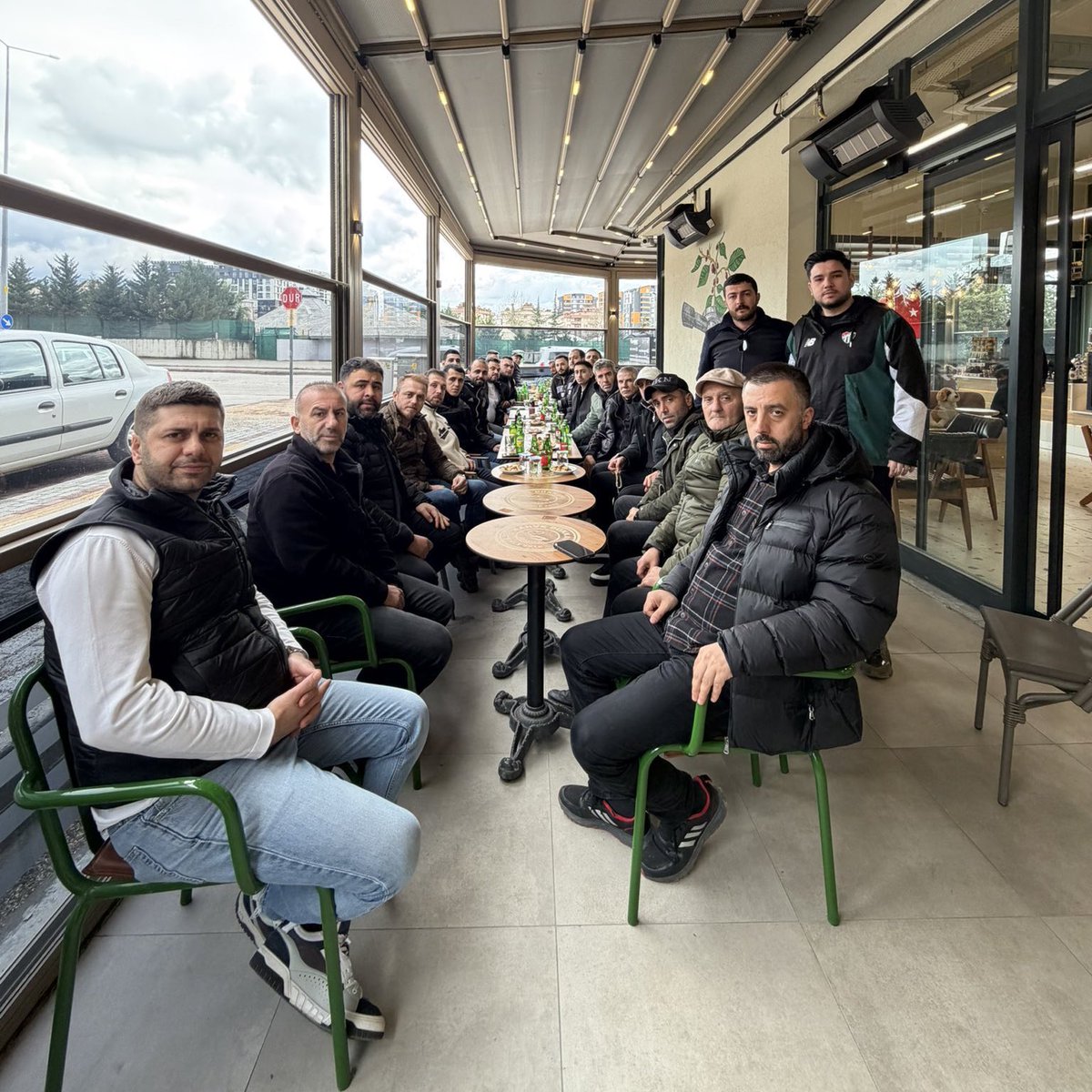 kartalhatti's tweet photo. çArşı, akciğer kanseri tedavisi gören Bursaspor amigosu Selim Kurtulan'a geçmiş olsun ziyaretinde bulundu. https://t.co/ts0kY3jfg4