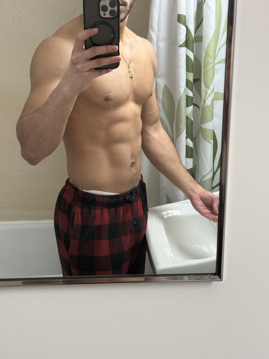 Anneurys tweet media