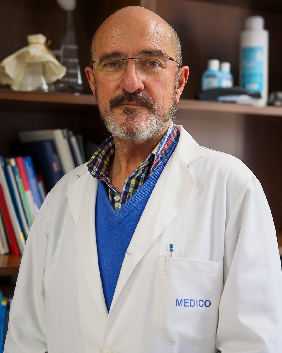 Hoy despedimos con enorme reconocimiento a Salvador Oña, jefe de servicio de Medicina Preventiva, que se jubila tras 43 años de trayectoria en el Servicio Andaluz de Salud, los últimos desde el año 2000 en el Hospital Regional Universitario de Málaga.

#SomosHRegional