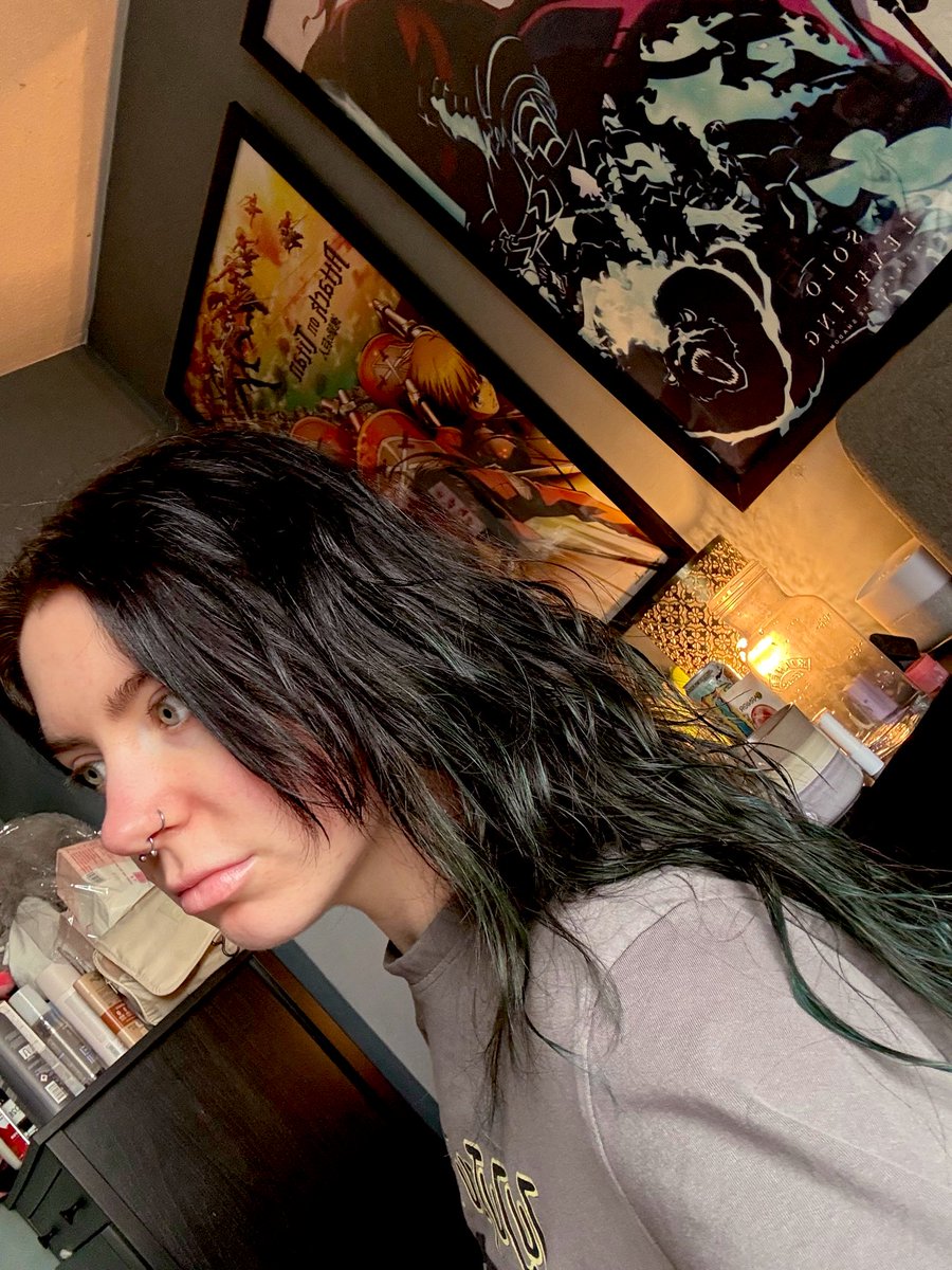 lightmylemon's tweet photo. intro intro intro

☽ ren/jake jiszka
☽ theee uk baddie
☽ 30, she/they, afab gender bender
☽ loves anime more than life
☽ so multifandom it hurts 
☽ gvf, bo, tøp, nbt, mirador
☽ atiny til’ i dieeee
☽ scwt: london ovo, berlin, rah
☽ miratour: bristol, london, dublin https://t.co/rdYPw1SHkr