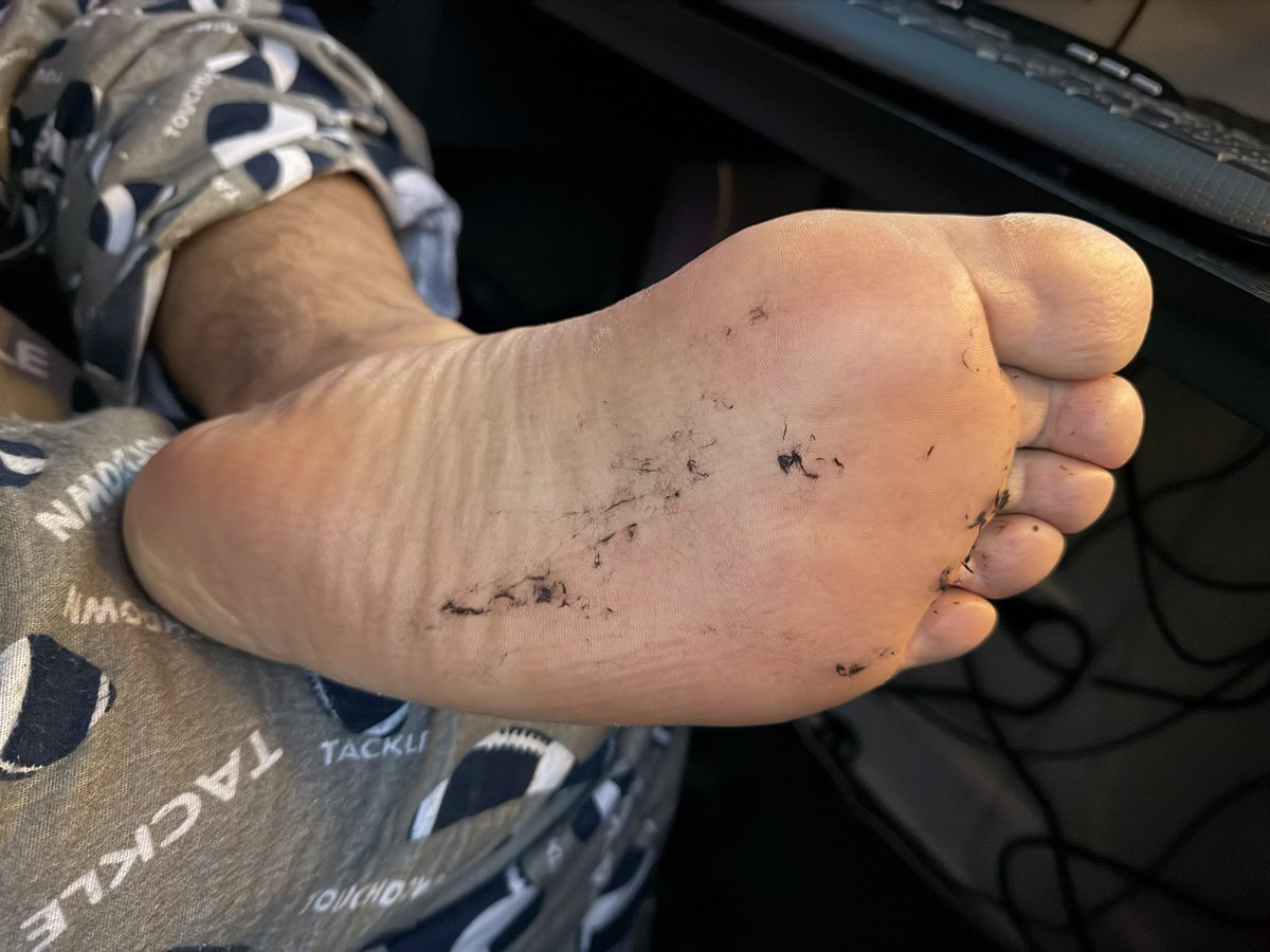 Elreysfeet tweet media