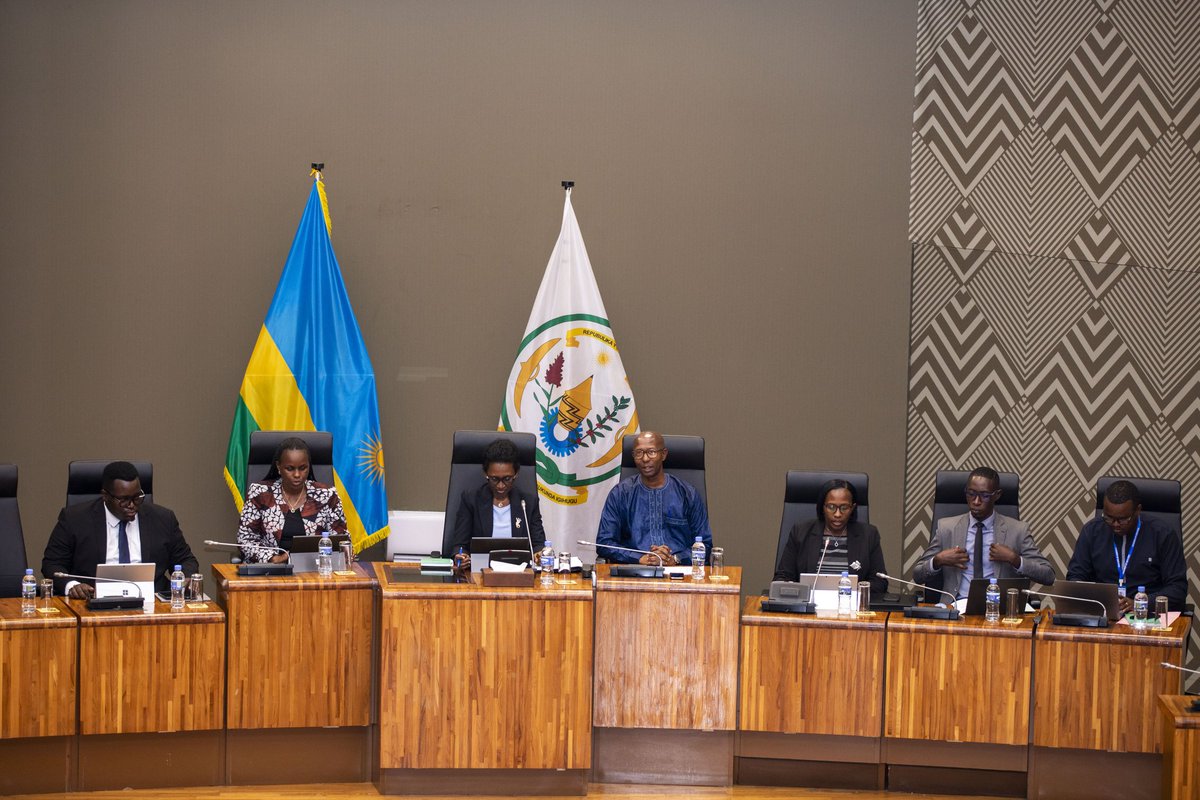 The plenary sitting of the  Chamber of Deputies today approved a draft law amending Law No. 018/2025, which determines the budget for the 2025/2026 fiscal year. The revised budget is set at Frw 6,952.1 billion, reflecting a reduction of Frw 80.4 billion compared to the previously