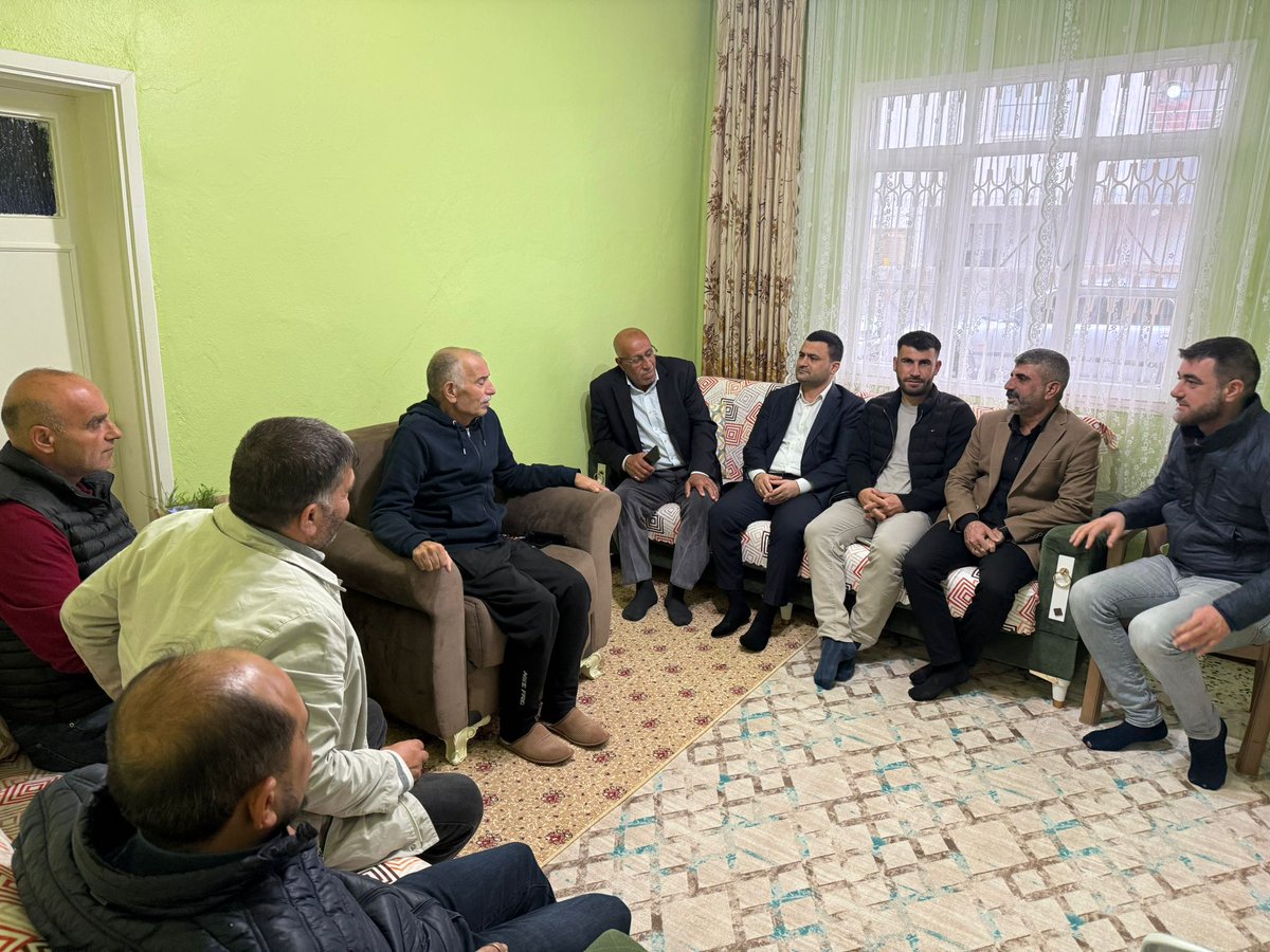 📍 Kiremithane Mah. | Hasta Ziyareti

İlçe Başkanımız Sn. Mehmet Murat Kılınç, 6. Bölge Başkanımız Sn. Eyüp Yıldız ve Yüreğir Belediye Meclis Üyemiz Sn. Mehmet Sait Baturay, Kiremithane Mahallesi’nde eski DİSK Genel-İş Bölge Başkanı Sn. Mehmet Emin Sosar’a geçmiş olsun