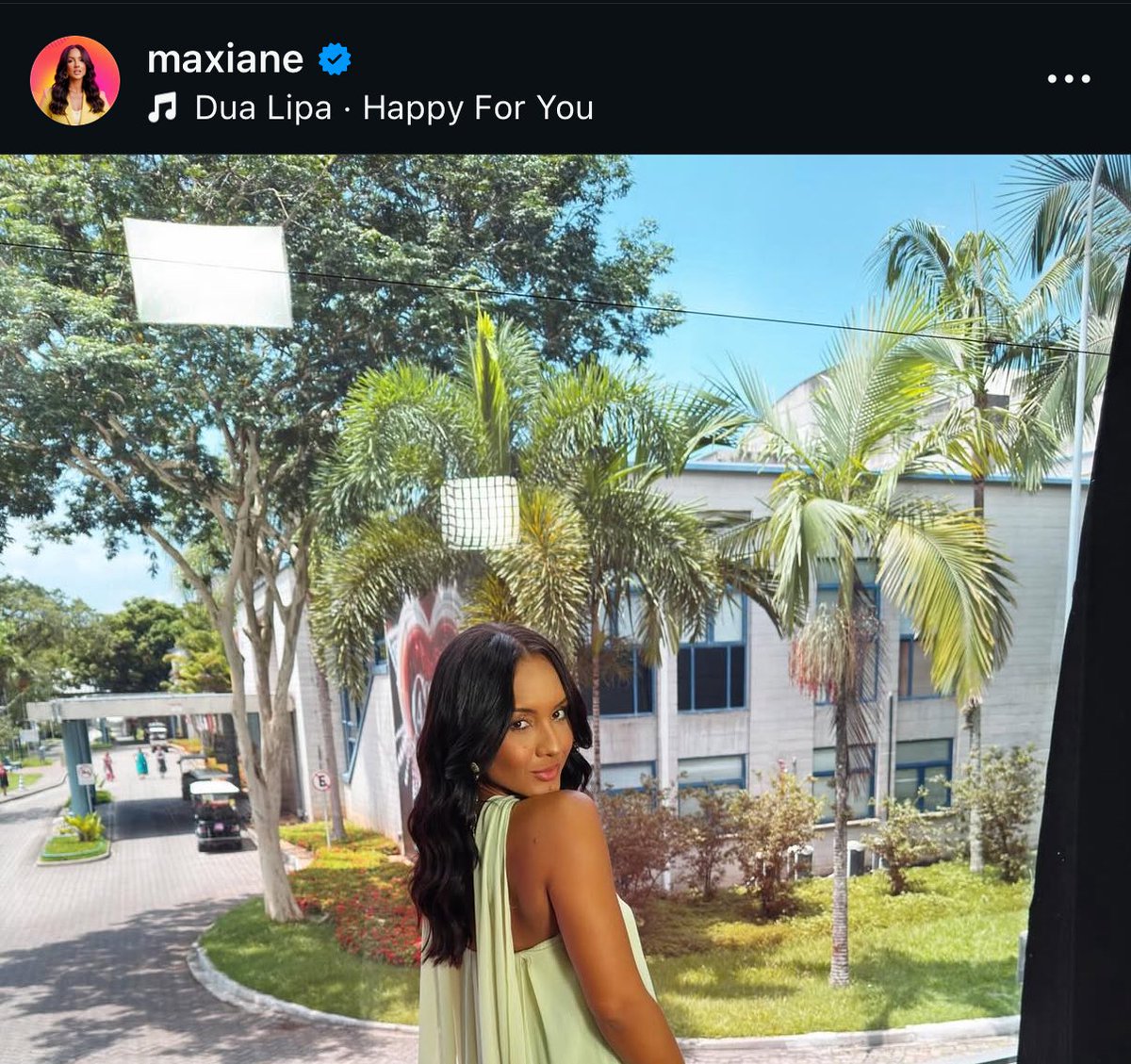 duanostalgica's tweet photo. a maxiane postando foto com happy for you de fundo eu meio que já perdoei ela https://t.co/ovj2xhp5z7
