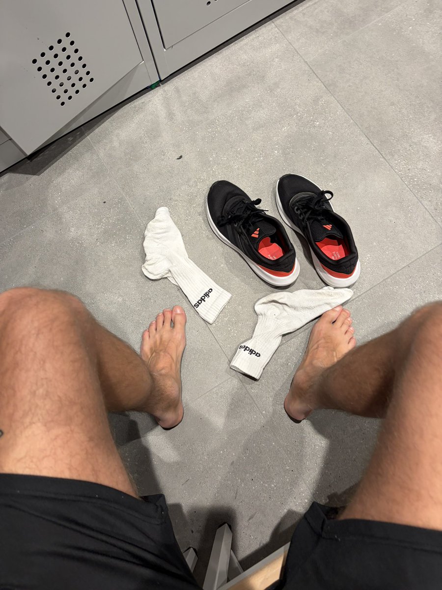 czJockBoy's tweet photo. Once again sweaty feet ๐ฆถ๐๐งฆ
#feet #foot #gay #aftergym #gay #gay #socks #adidas #lockerboy #gayjock #jock https://t.co/oqbhBFqldi