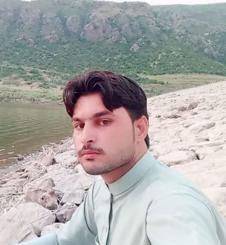 TalhaBinShafi's tweet image. کوہاٹ
وطن کا ایک اور بیٹا دھرتی ماں پہ قربان 
لاچی بالا محلہ جان گل کالونی ایف سی بلوچستان کا جوان محمد وسیم ولد محمد نعیم جام شہادت نوش کر گئے ھے
 نماز جنازہ کا اعلان بعد میں کیاجائے گا اللہ پاک جنت الفردوس میں اعلی مقام عطا فرمائے آمین اور لواحقین کو صبر جمیل عطا فرمائے
#kohat