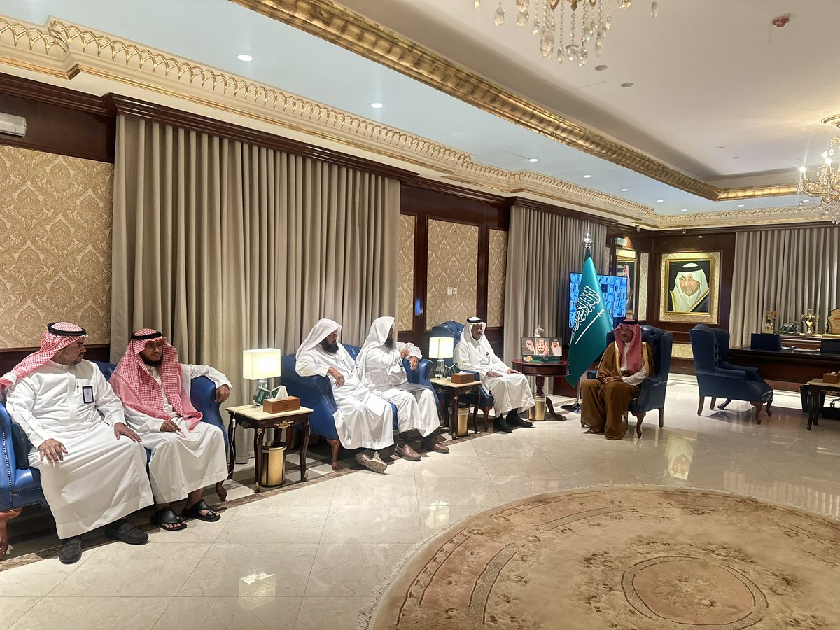 Qunfudahsa's tweet photo. دشن محافظ #القنفذة أ. محمد بن عبدالعزيز القباع الحملة المجتمعية بعنوان "رمضان شهر الوصل"
التابع لجمعية وفاق بحضور مدير مركز التنمية ووحدة الحماية أ. يحيى العبدلي ورئيس جمعية وفاق أ. حسن الفقيه https://t.co/7WfX4UzJT8