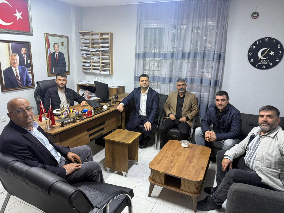 📍 Kiremithane Mah. | Muhtar Ziyareti

İlçe Başkanımız Sn. Mehmet Murat Kılınç, 6. Bölge Başkanımız Sn. Eyüp Yıldız ve Yüreğir Belediye Meclis Üyemiz Sn. Mehmet Sait Baturay, Kiremithane Mahallesi Muhtarı Sn. Furkan Akgümüş’ü ziyaret ettiler.

Mahallemizin ihtiyaçları ve
