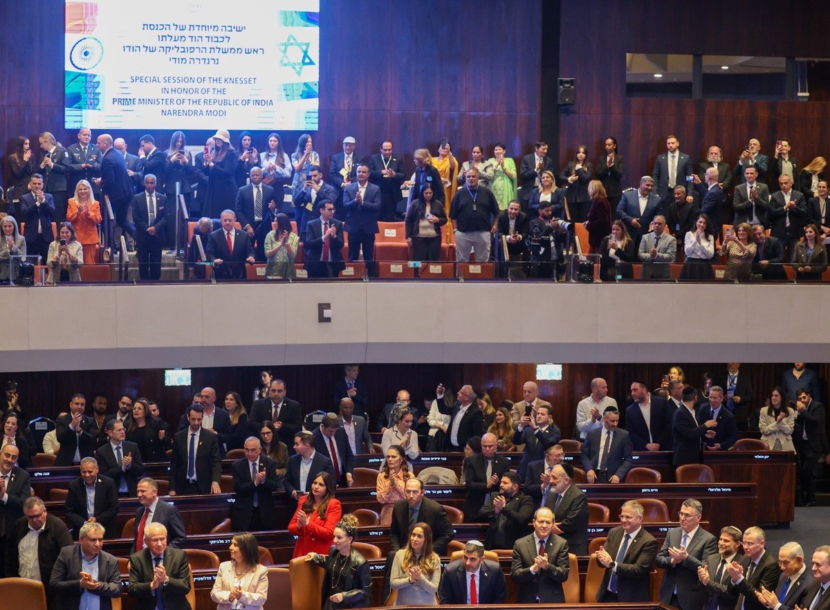 הנה עוד כמה הצצות מהכנסת.

<a href="/KnessetENG/">The Knesset</a>