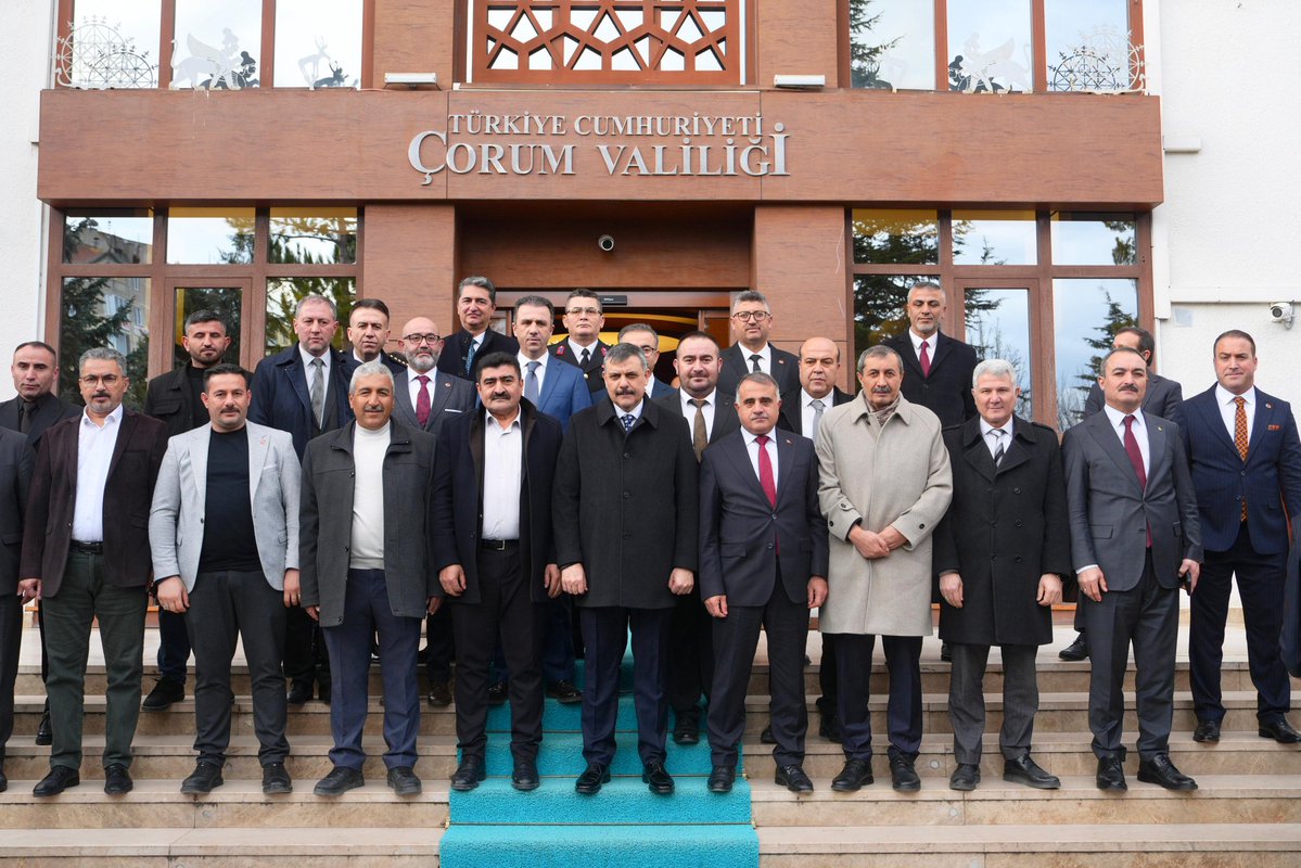 İçişleri Bakanımız Sayın Mustafa Çiftçi, Çorum Valiliğimizi ziyaret etti.

Vatandaş odaklı hizmet anlayışıyla kamu hizmetlerinin etkinliğinin artırılmasının önemine vurgu yapan İçişleri Bakanımız Sayın Mustafa Çiftçi, Çorum Valimiz Sayın Ali Çalgan'a ev sahipliği için teşekkür