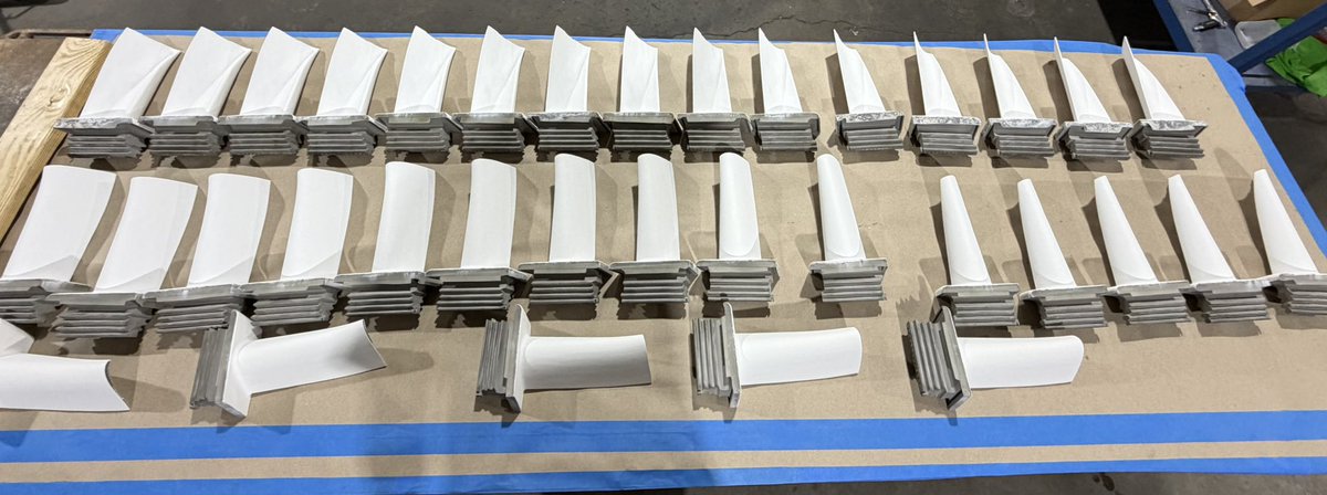 josephmonterosa's tweet photo. Robotic thermal spray coating on gas turbine blades 🤖🤩 https://t.co/YNLGvryOOo