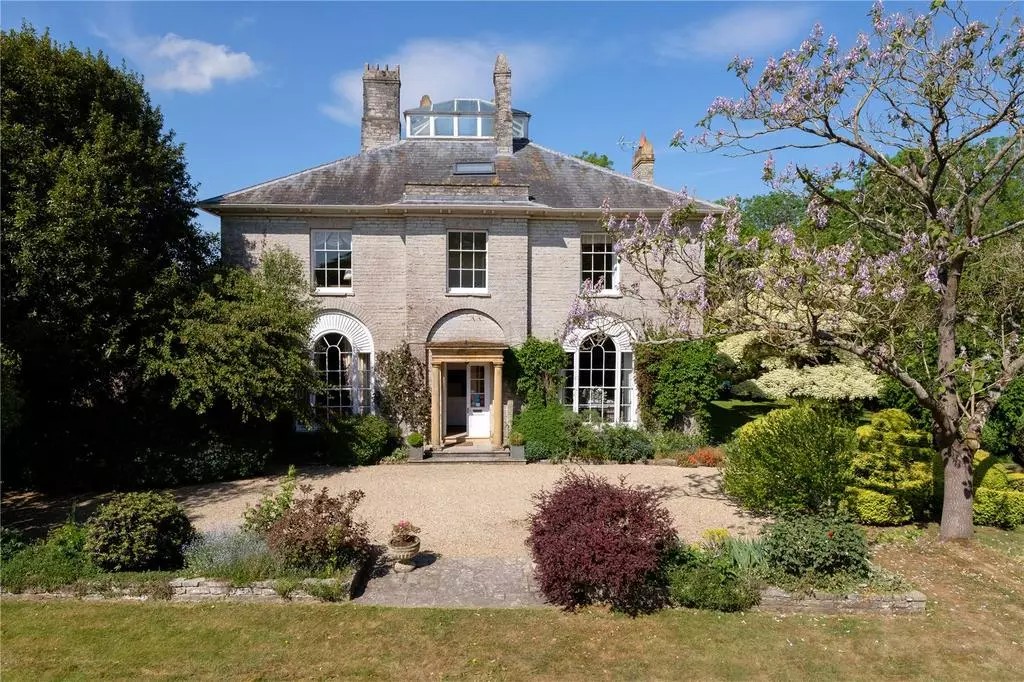 OnTheMarket tweet media