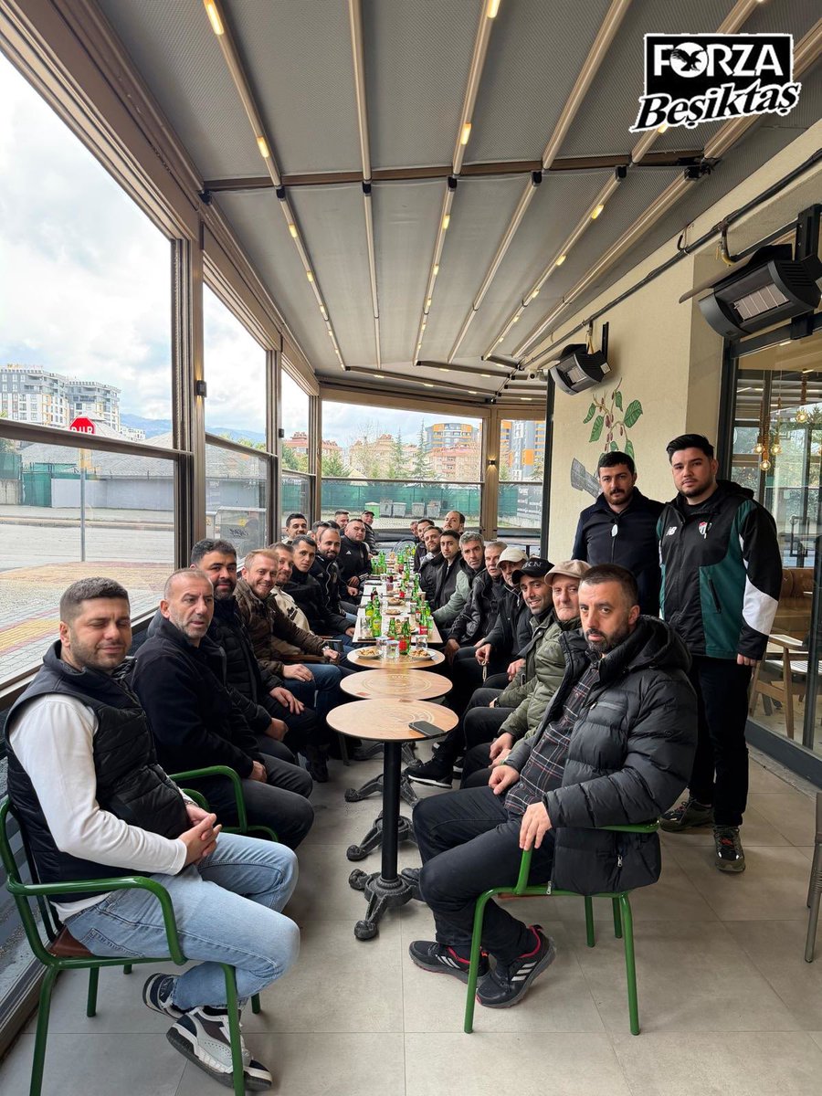 Camiamız adına, akciğer kanseri tedavisi gören Bursaspor amigosu Selim Kurtulan’a geçmiş olsun ziyaretinde bulunduk.

Bu zorlu süreçte Selim Kurtulan’a moral vermek ve desteğimizi iletmek amacıyla gerçekleştirdiğimiz ziyarette, sporun rekabetin ötesinde dayanışma ve insanlık