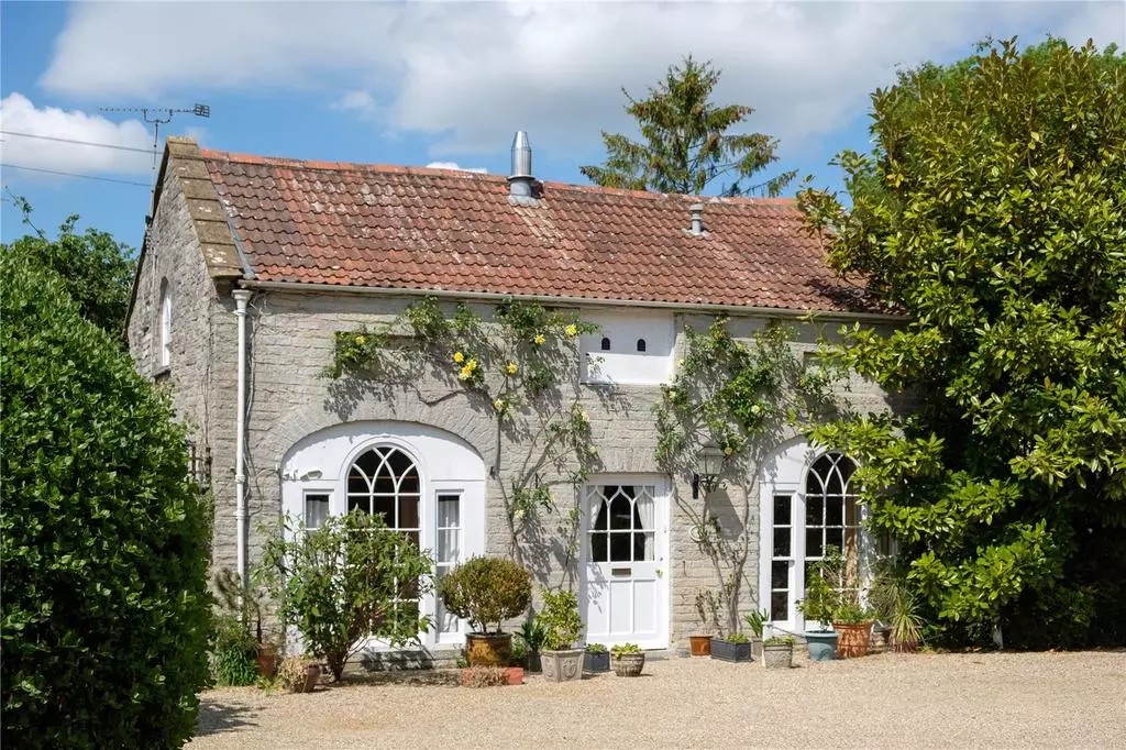 OnTheMarket tweet media