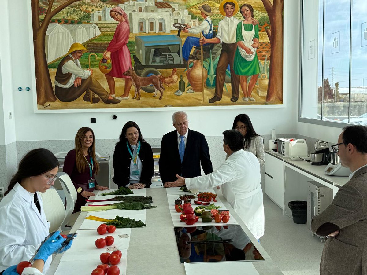BancoPacificoEC's tweet photo. Fortalecemos nuestra visión internacional.
Una delegación de Banco del Pacífico, liderada por nuestro presidente Iván Andrade, visitó al Grupo Cajamar en España para conocer su modelo agroalimentario con enfoque en innovación y sostenibilidad.
Impulsamos el desarrollo productivo. https://t.co/tLskrSGiXv