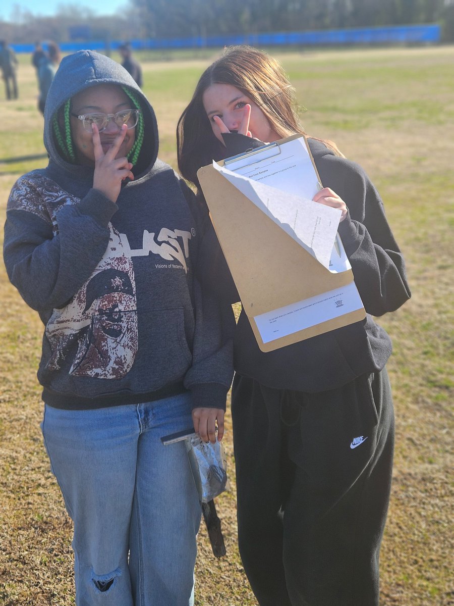 PhoebusHS1's tweet photo. Ms. Hulick's Environmental Science students collected and analyzed soil core samples this week to study soil horizons, composition, and human impact. There’s no substitute for real field work. The world is our laboratory. 🌎 @david_coccoli @vibrown68 @VAeducatorLBI @VickyHulick https://t.co/gTRUZfTGWp