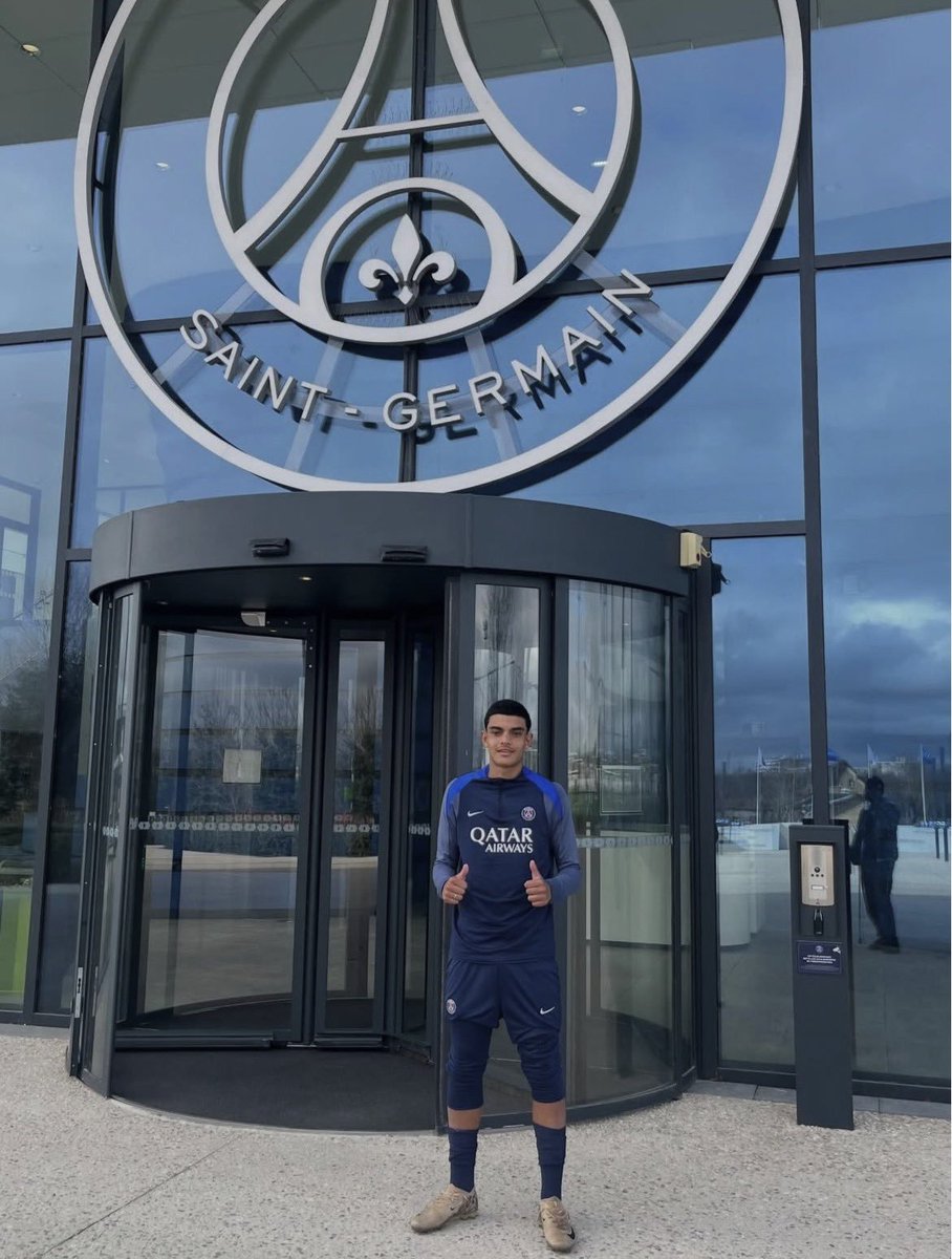 MegaPSG_'s tweet photo. 🔴🔵 Pisté par Luis Campos, le jeune défenseur brésilien Bruno Aquiles 🇧🇷 (2010) est actuellement à l'essai au centre de formation du PSG.

(@GnclvsScout/ web paris-supporters . fr) https://t.co/36lEUpp514