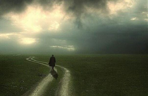 Gurbet, evinden ayrılmak değildir. 
Evine döndüğünde artık hiçbir şeyin eskisi gibi olmayacağını anlamaktır...
(Bülent Parlak)