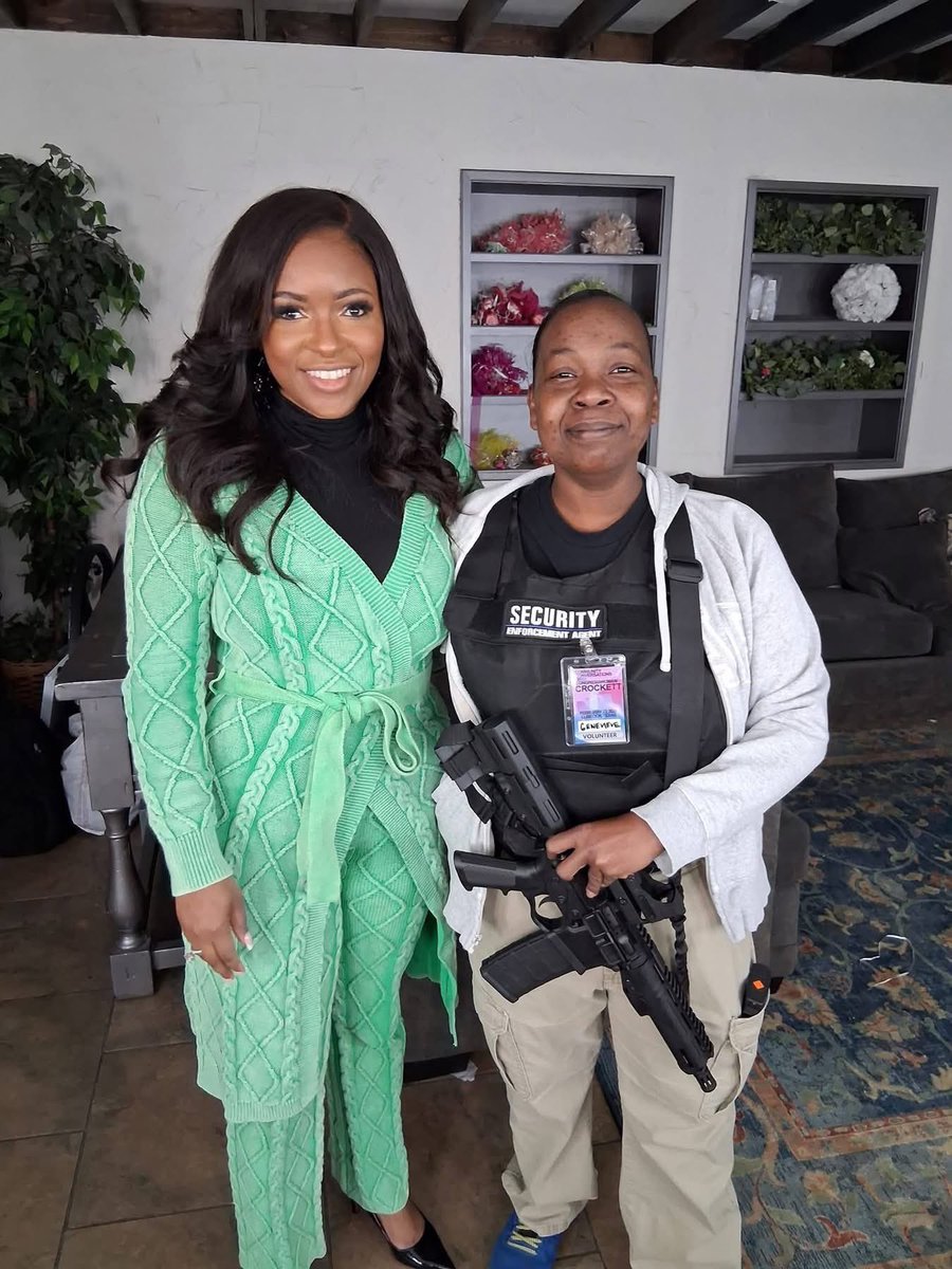 Bmbempower's tweet photo. Protecting our sister 
#BlackExcellence #JasmineCrockett https://t.co/XUhlsTOMac