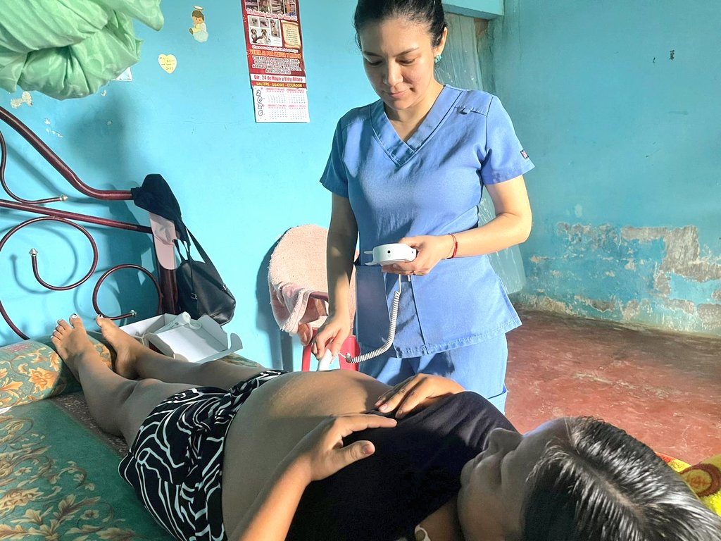 DPS_LosRios's tweet photo. #Salitre | Personal del Centro de Salud El Tope se despegó en una jornada extramural 👩🏻‍⚕️👨🏻‍⚕️🩺💉💊 en el Recinto El Porvenir para realizar visitas domiciliarias, con el objetivo de acercar los servicios de salud a la comunidad. https://t.co/t6sPJriwLz