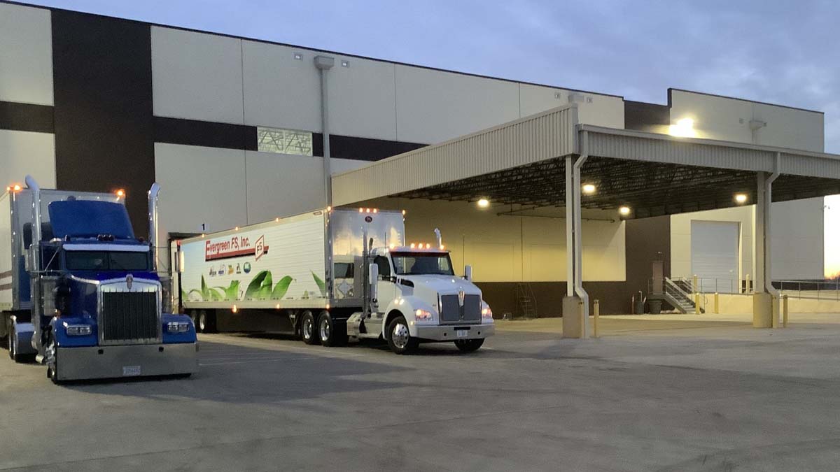 Our team picking up seed from the Decatur Warehouse early this morning. Contact your Evergreen FS Crop Specialist for all of your agronomy needs! bit.ly/EFSAgriculture