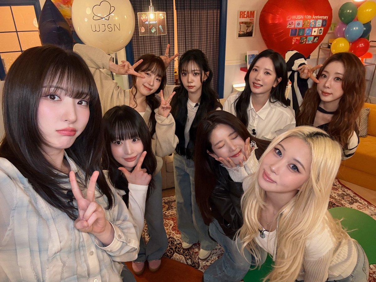 eseola's tweet photo. 우주소녀야 10주년 축하해 그리고 우정아 우정해. 🩷 https://t.co/vTMILmC4EX