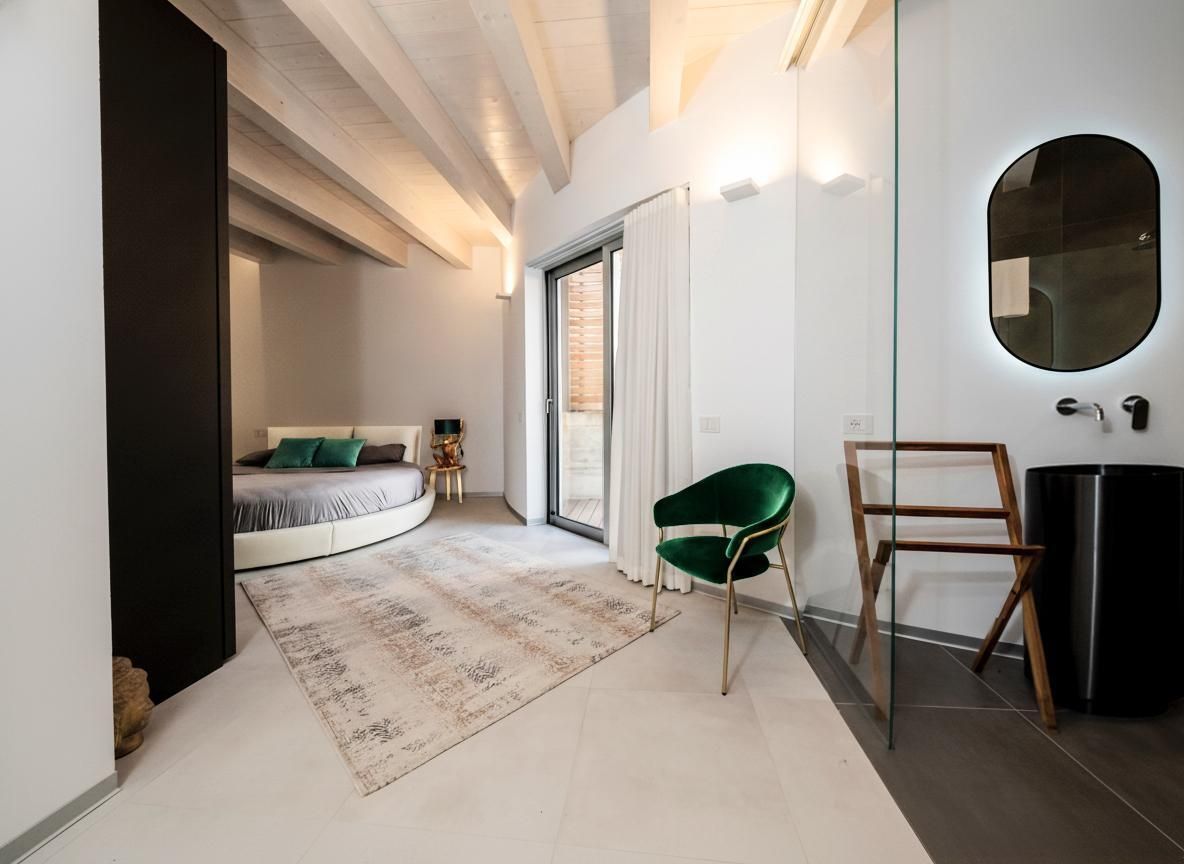Attico Salia is a refuge suspended between sky and water in the heart of the La Maddalena archipelago. The splendid terrace with panoramic views and a hot tub is designed for enjoying peace and relaxation as the sun sets over the islands.
👉 Visit book.buenaonda-holidays.com/properties/2897