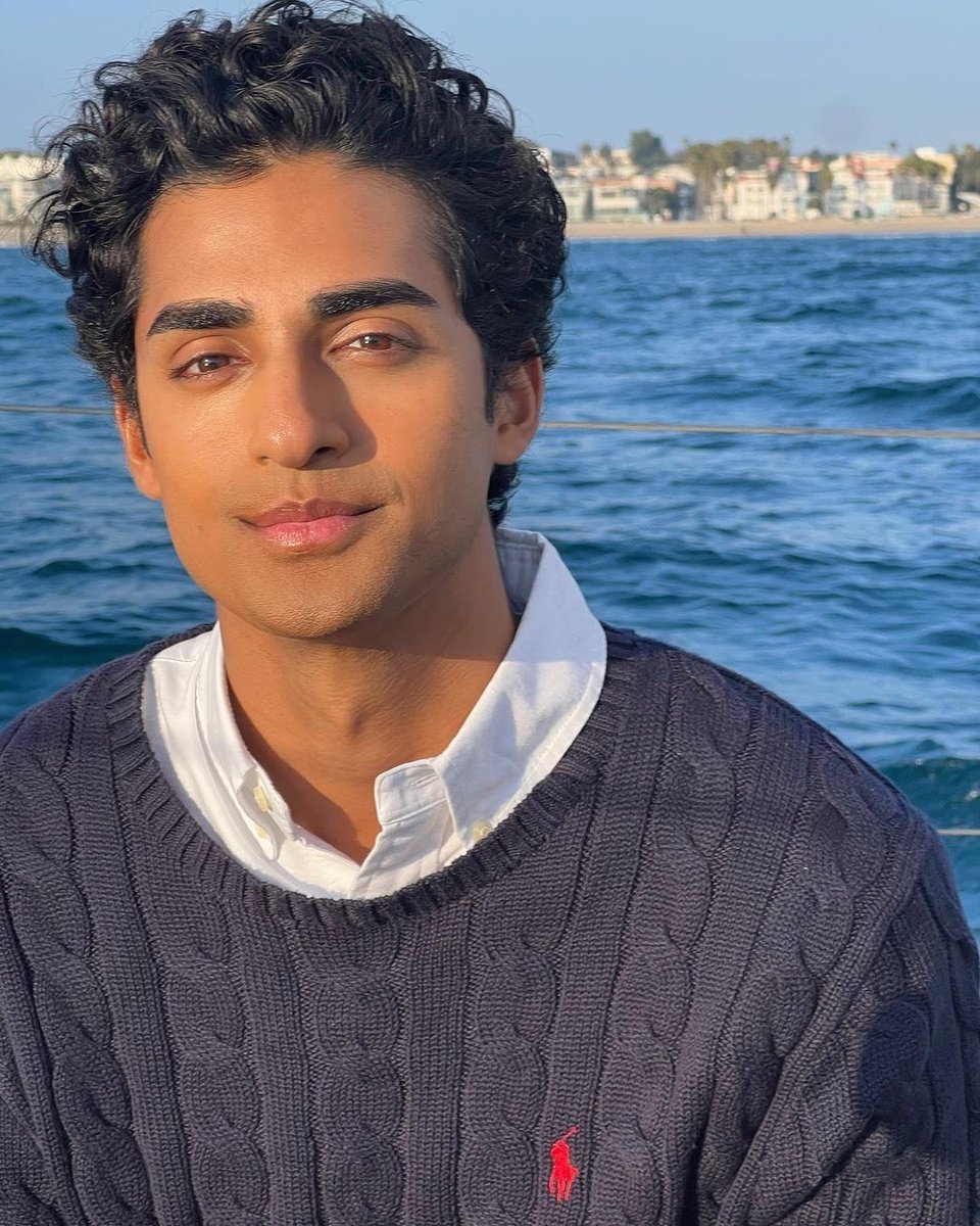 cam_ophelia's tweet image. ravikiran “ravi” panikkar
18 - january 6th
5’ 11”
dover, new hampshire

cont. below