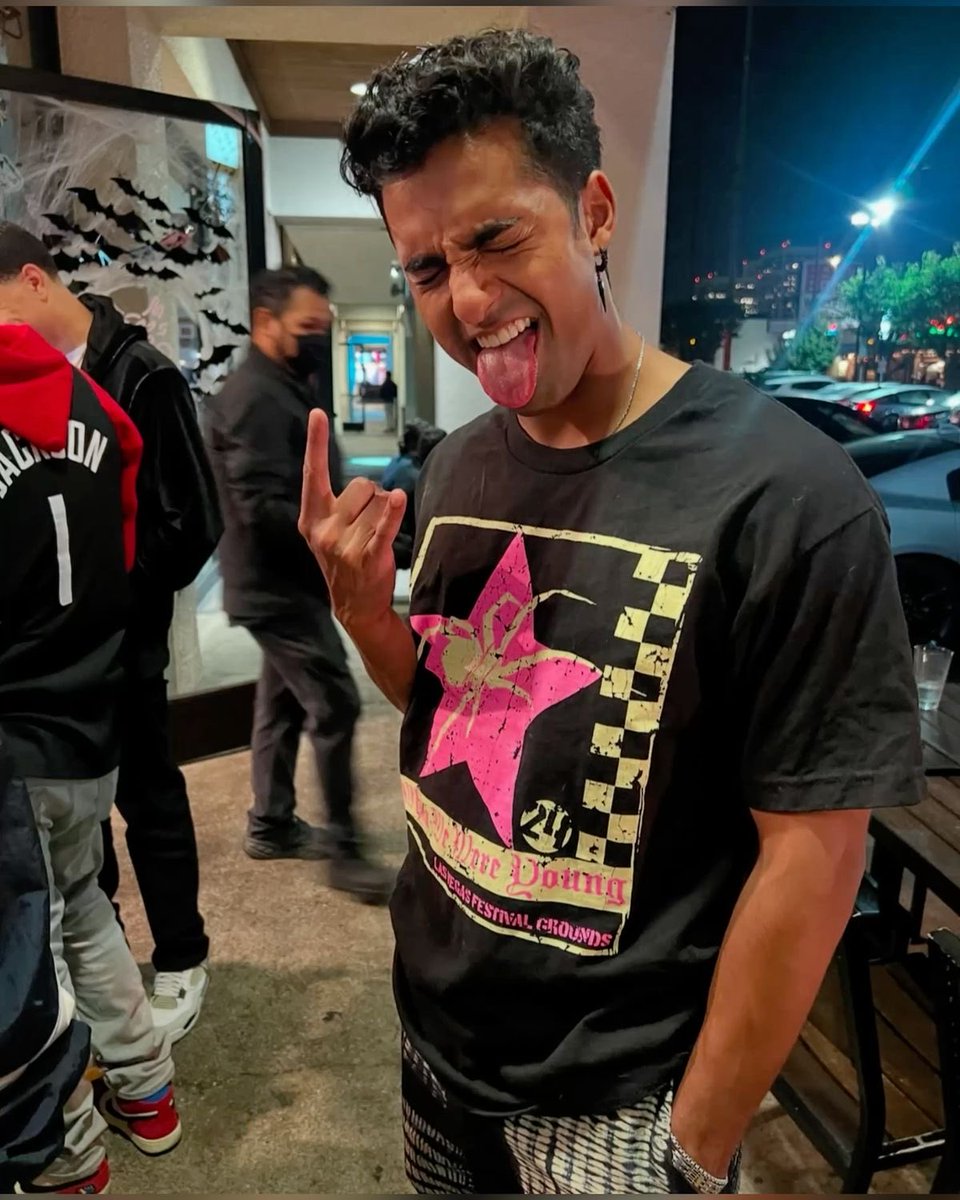 cam_ophelia's tweet image. ravikiran “ravi” panikkar
18 - january 6th
5’ 11”
dover, new hampshire

cont. below