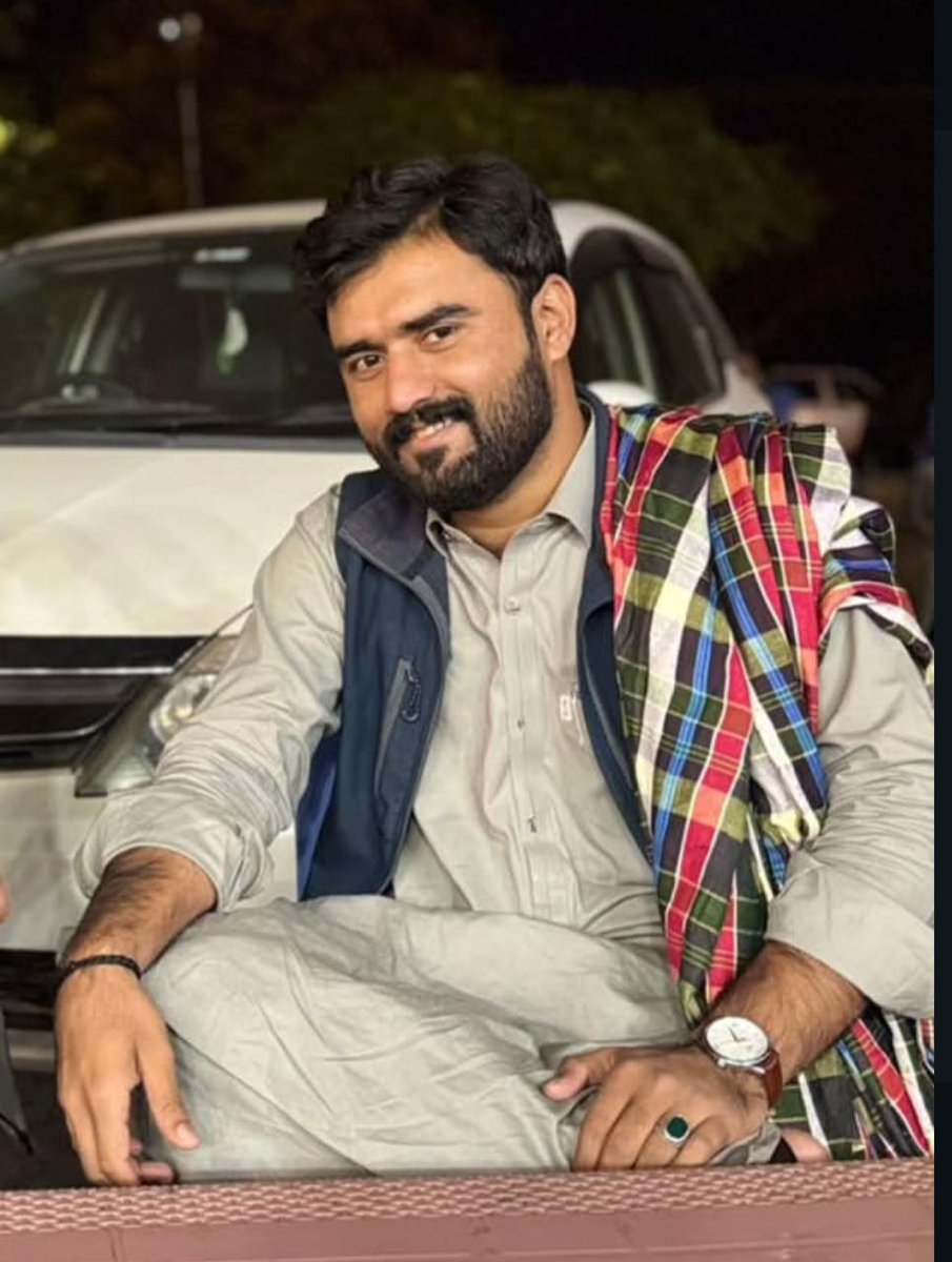 بشخندہ دن نی اراڑے دیچا
دا خنت تیٹی تینا ویرانہ
نن مُونجا مُونجا نے پٹّن

#ReleaseNabeelArman