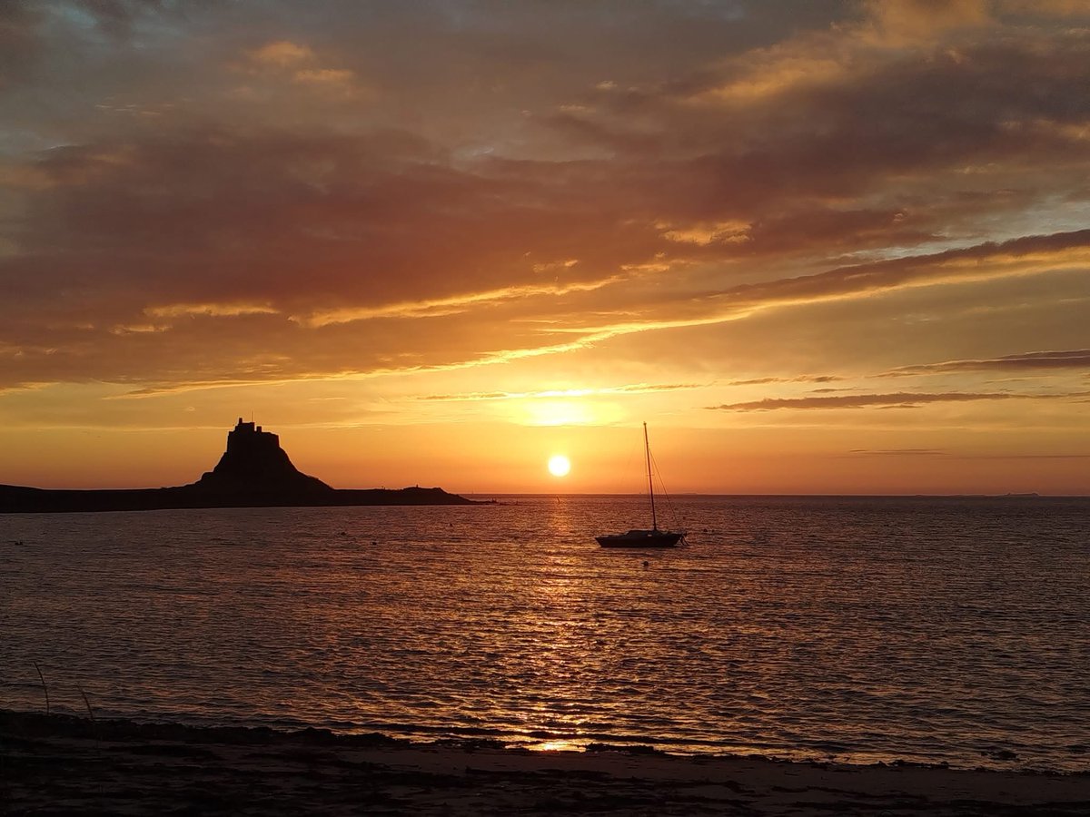 Sunrise at holy island this morning 🌅