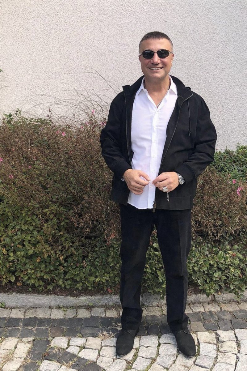 Padişah  Hırkası Giymişsiniz  Kibir Kötüdür Diyorsunuz Kula Boyun Eğmişsiniz Allah Büyük Diyorsunuz <a href="/sedat_peker/">Sedat Peker</a>