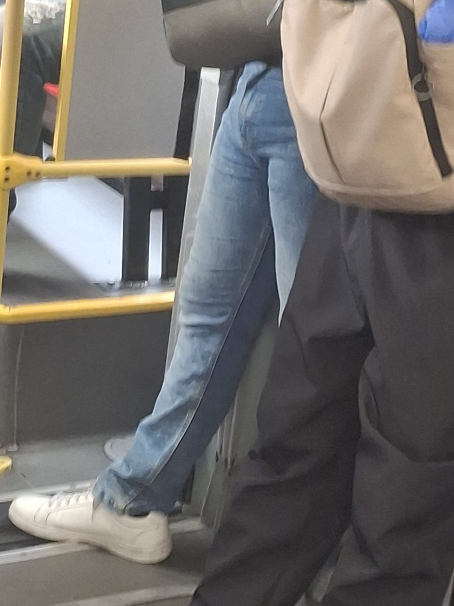 Rico bulto 🍆🍆🍆hoy en transmilenio rico estamos escasos. Solo culos jeje. 
#chudai #gay #bultosgay #madurosgay #gaybogota