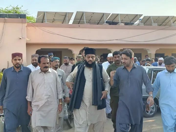 ممبر قومی اسمبلی سید علی موسیٰ گیلانی کی اپنے حلقہ #NA151 یونین کونسل خانپور مڑل آمد 
سید علی موسیٰ گیلانی نے پیر الطاف حیسن شاہ کے ماموں پیر سید امیرحیدر شاہ مرحوم کے انتقال پر لواحقین سے اظہارِ تعزیت کیا اور مرحوم کے بلند درجات کیلئے دعائے مغفرت بھی کروائی 
<a href="/SyedMusaGillani/">Syed Ali Musa Gillani</a>