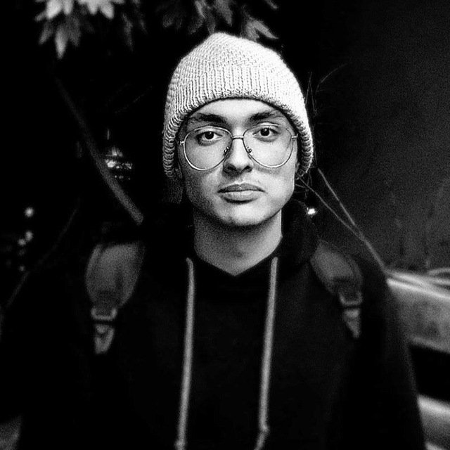 بچه ها #کیارش_نجف_زاده توسط لباس شخصی ها بازداشت شده .
حق دانشجو در بند یودن نیست 
URGENT: Be the voice of Iran’s students.
#Kiarash_Najafzadeh
Today, during university protests, he was arrested by plainclothes agents of the Islamic Republic of Iran.
#FreeIranStudents