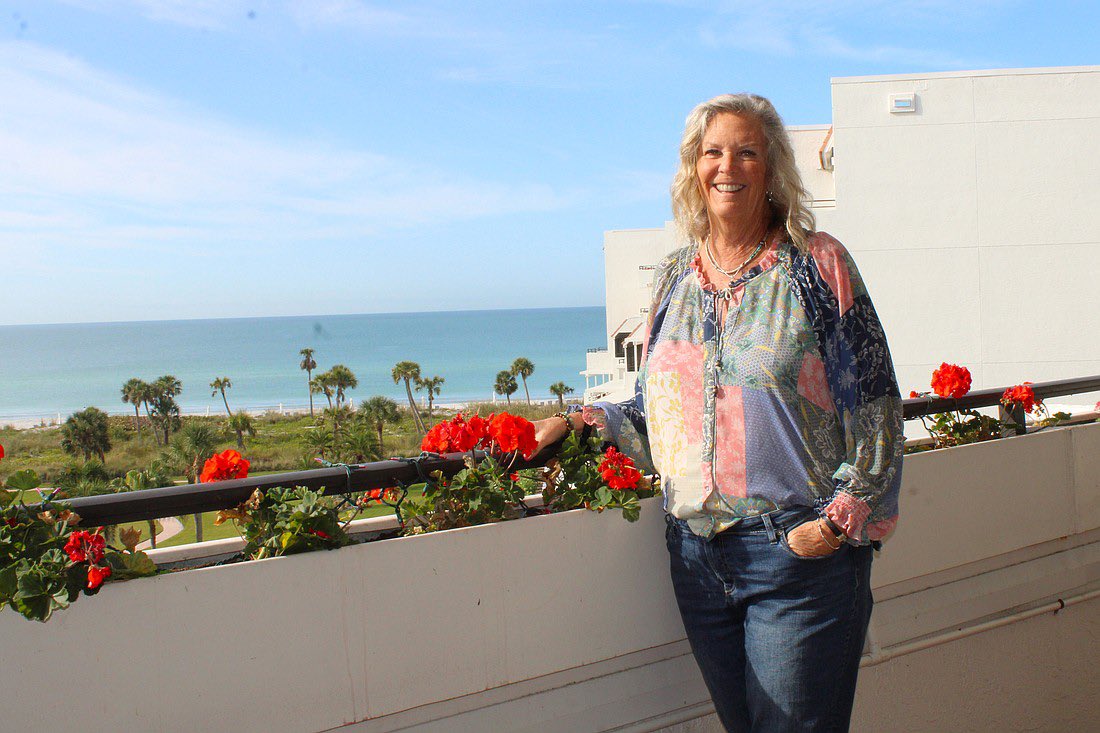MelissaOnline's tweet photo. Patrice Fanning recently started her new business, Forever without Borders, to offer wedding officiant services here or wherever couples need her. https://t.co/tVHuyUYxJw #entrepreneur #smallbusines https://t.co/rnuftXOAe0