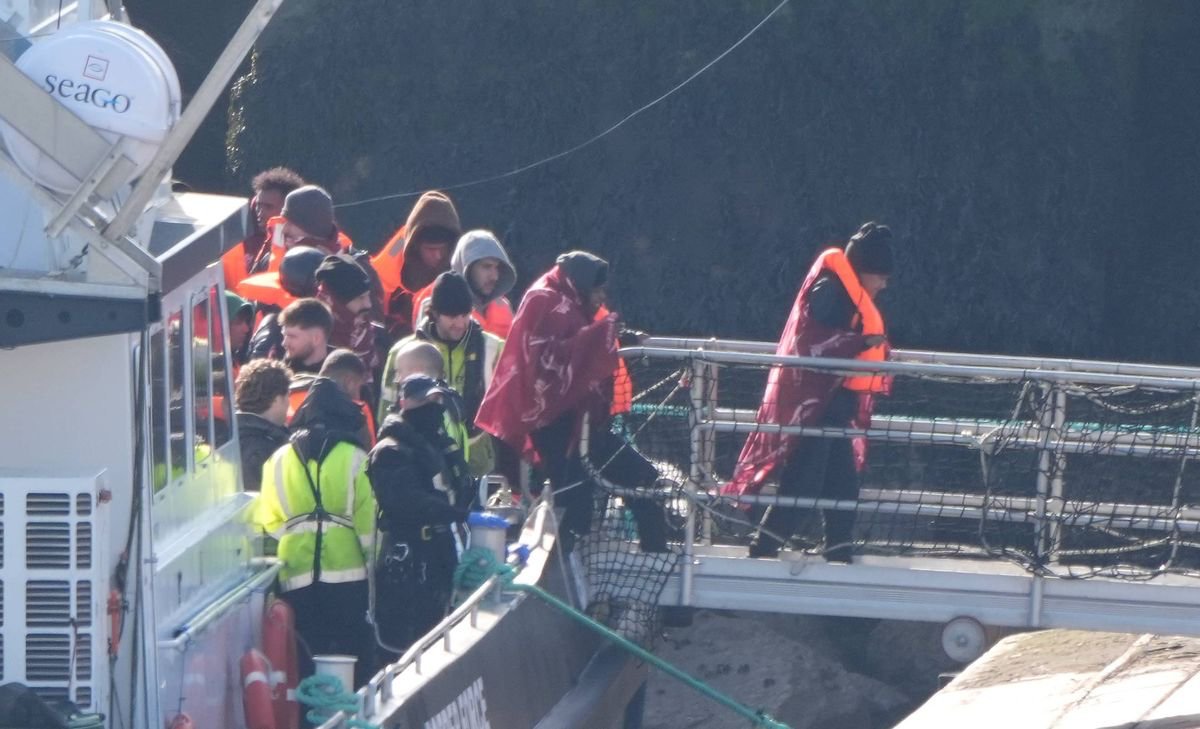 uk_franklyn's tweet image. 75 of this lot arrived in my home town yesterday on top of 450 in Dover! Do you see many women and kids there. The Greens want more of this!!! 🤬🤬🤬