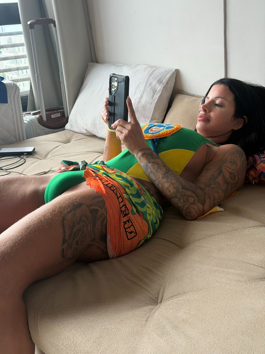 pamellacristiny2022 tweet media