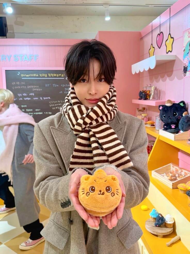 hi suggest me a new friend, please? this is Riku speaking!