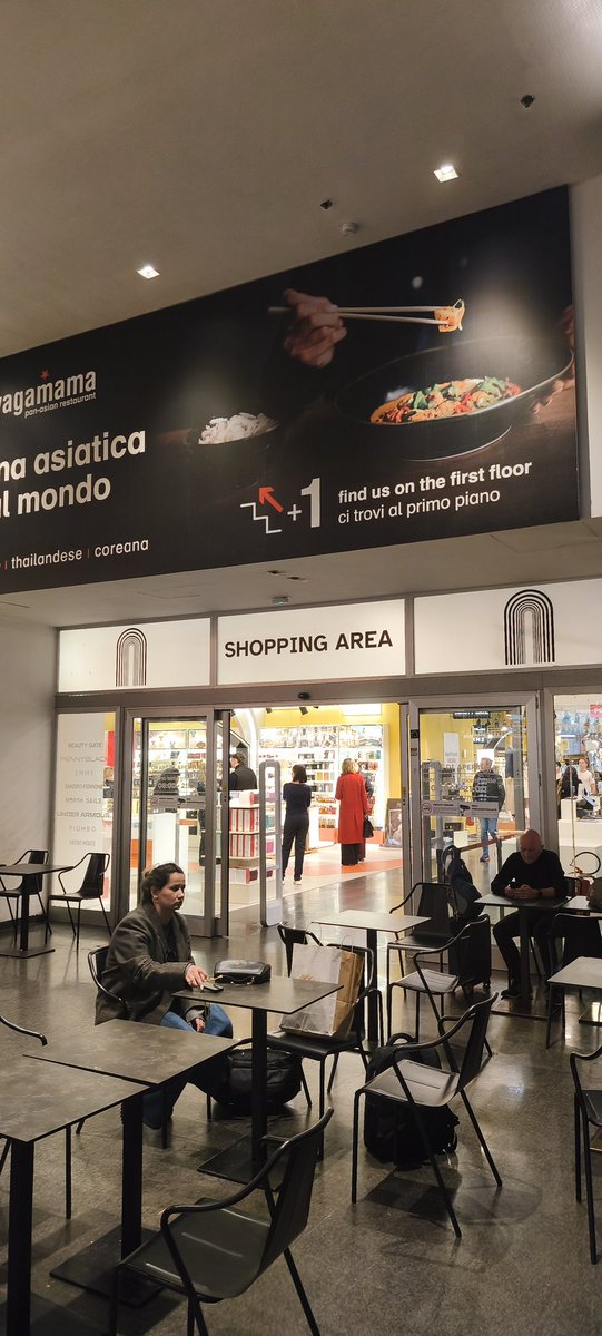Eagle_nerd's tweet image. Coin Roma Termini, 44 indagati di cui 21 tra carabinieri e poliziotti per dei furti all'interno del negozio. Bella figura di merda. #CoinRomaTermini #RomaTermini #Coin #Polizia #Carabinieri