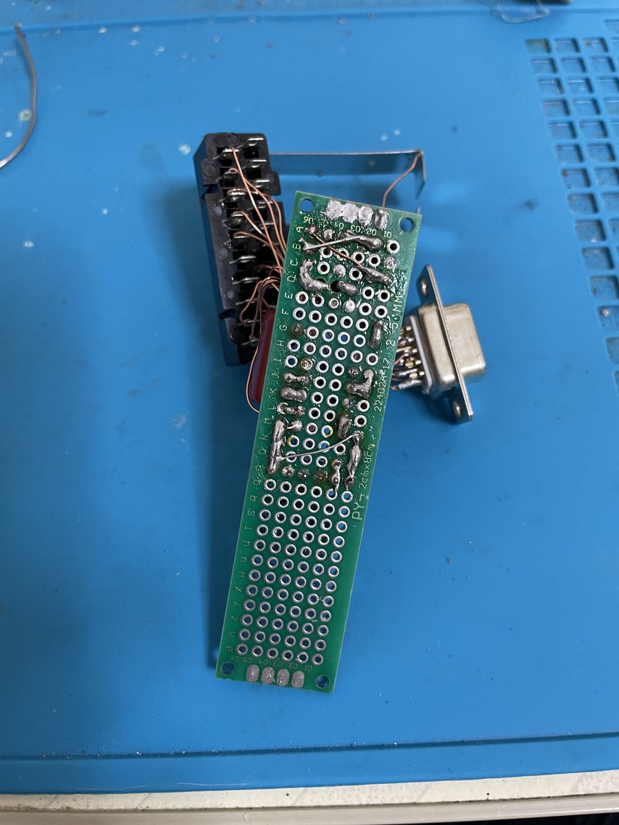 残念ながら、FM77AV用RGBマルチ21→15ピン変換器の製作は失敗しました