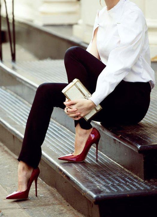 emilysterlings_'s tweet photo. heels high, standards higher https://t.co/ldzFQzltPU