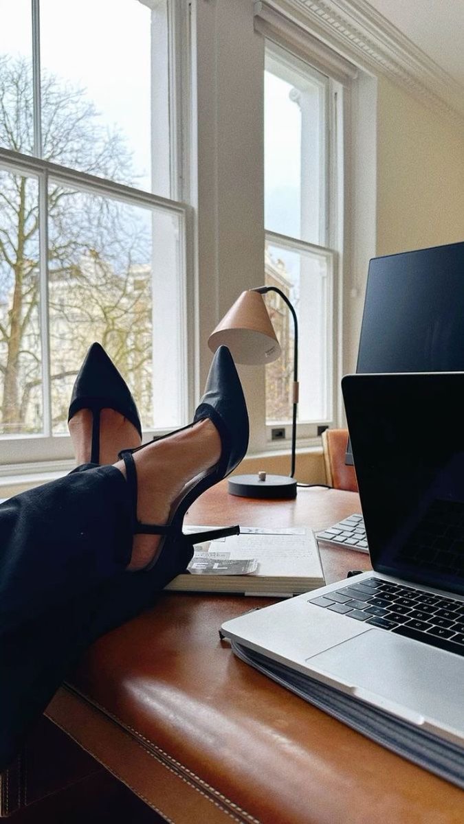emilysterlings_'s tweet photo. heels high, standards higher https://t.co/ldzFQzltPU